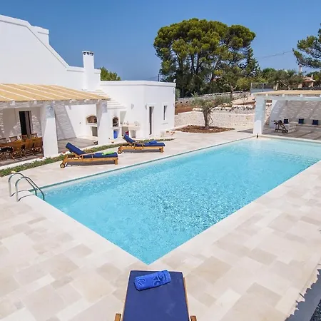 Villa Sleeps 8 Pool Air Con Wifi Antonelli