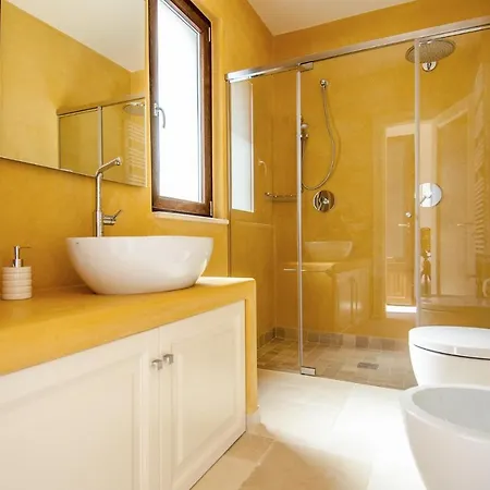 Sleeps 8 Pool Air Con Wifi